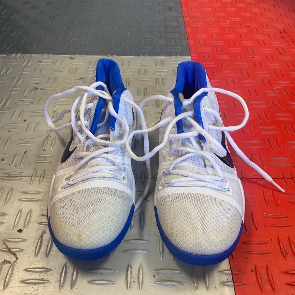 nike youth sneakers